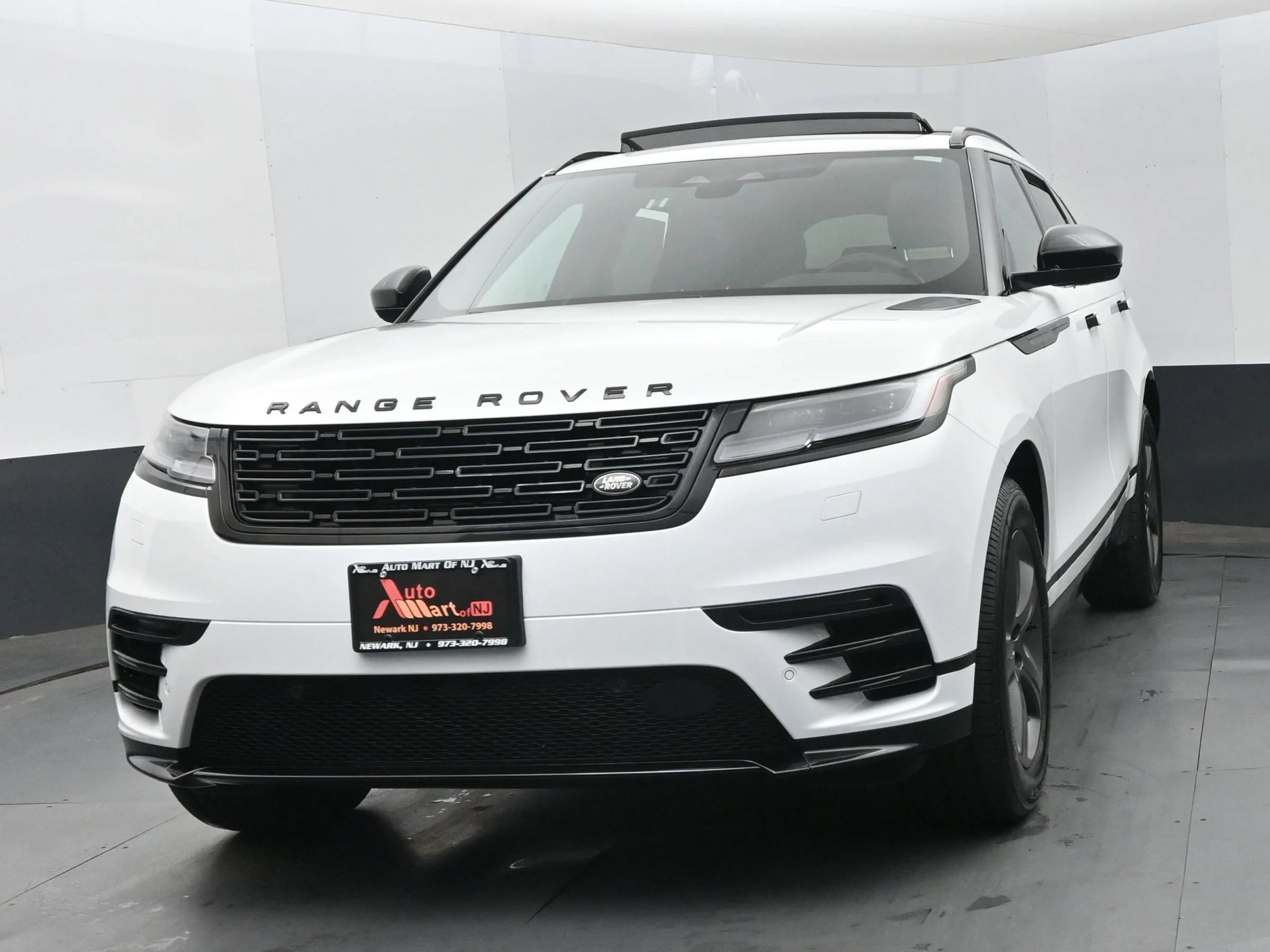 Used 2025 Land Rover Range Rover Velar Dynamic SE