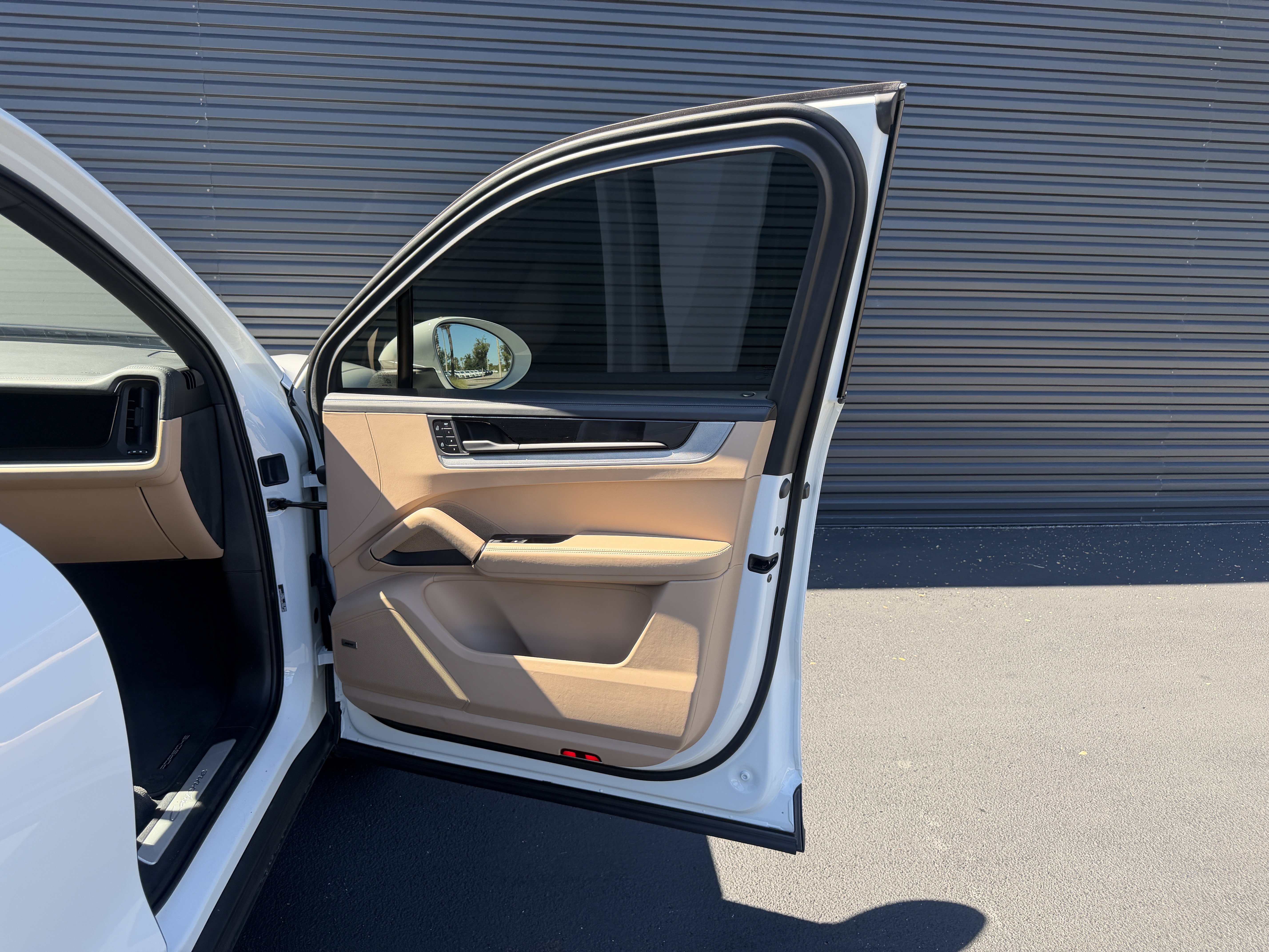 Certified 2025 Porsche Cayenne AWD/4WD image 24