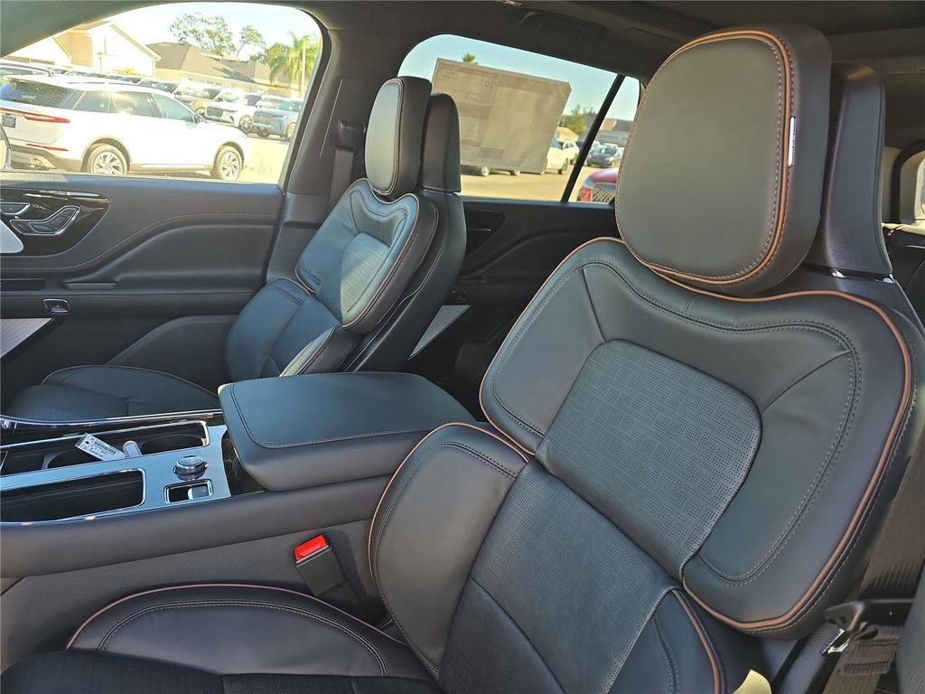 New 2026 Lincoln Aviator Black Label w/ Black Label Special Edition image 15