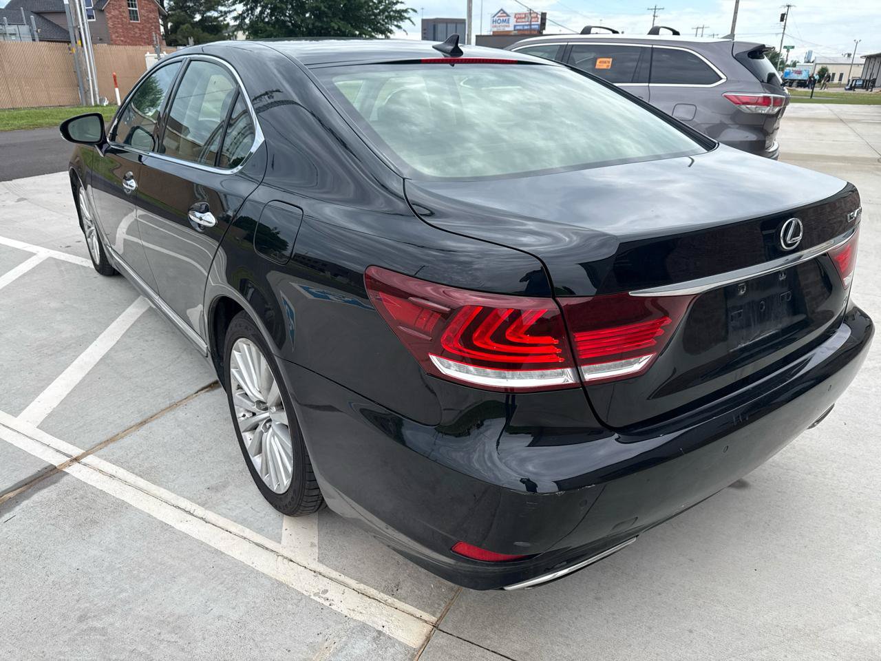 Used 2013 Lexus LS 460 AWD w/ Comfort Pkg image 13