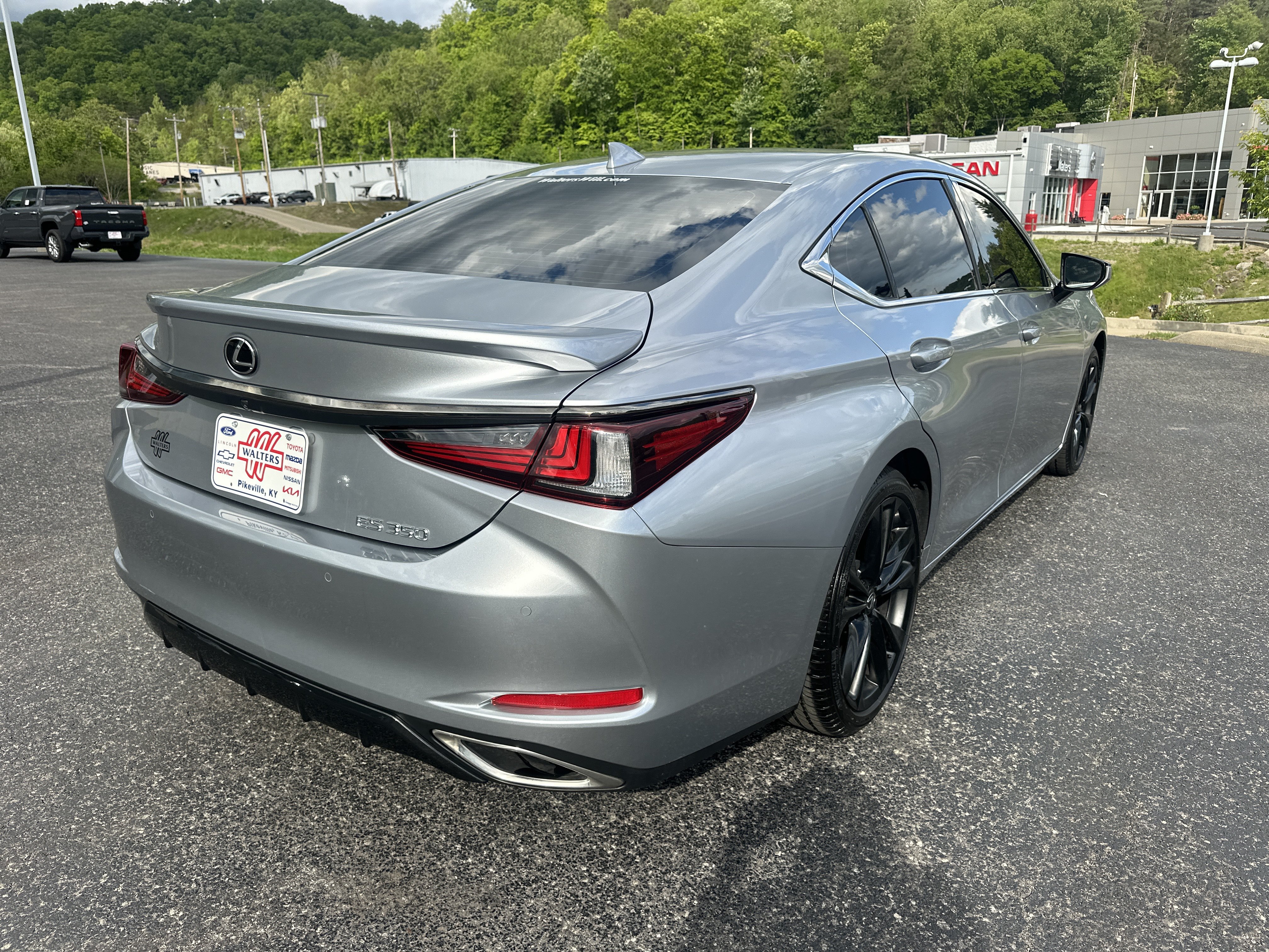 Used 2022 Lexus ES 350 F Sport FWD image 2