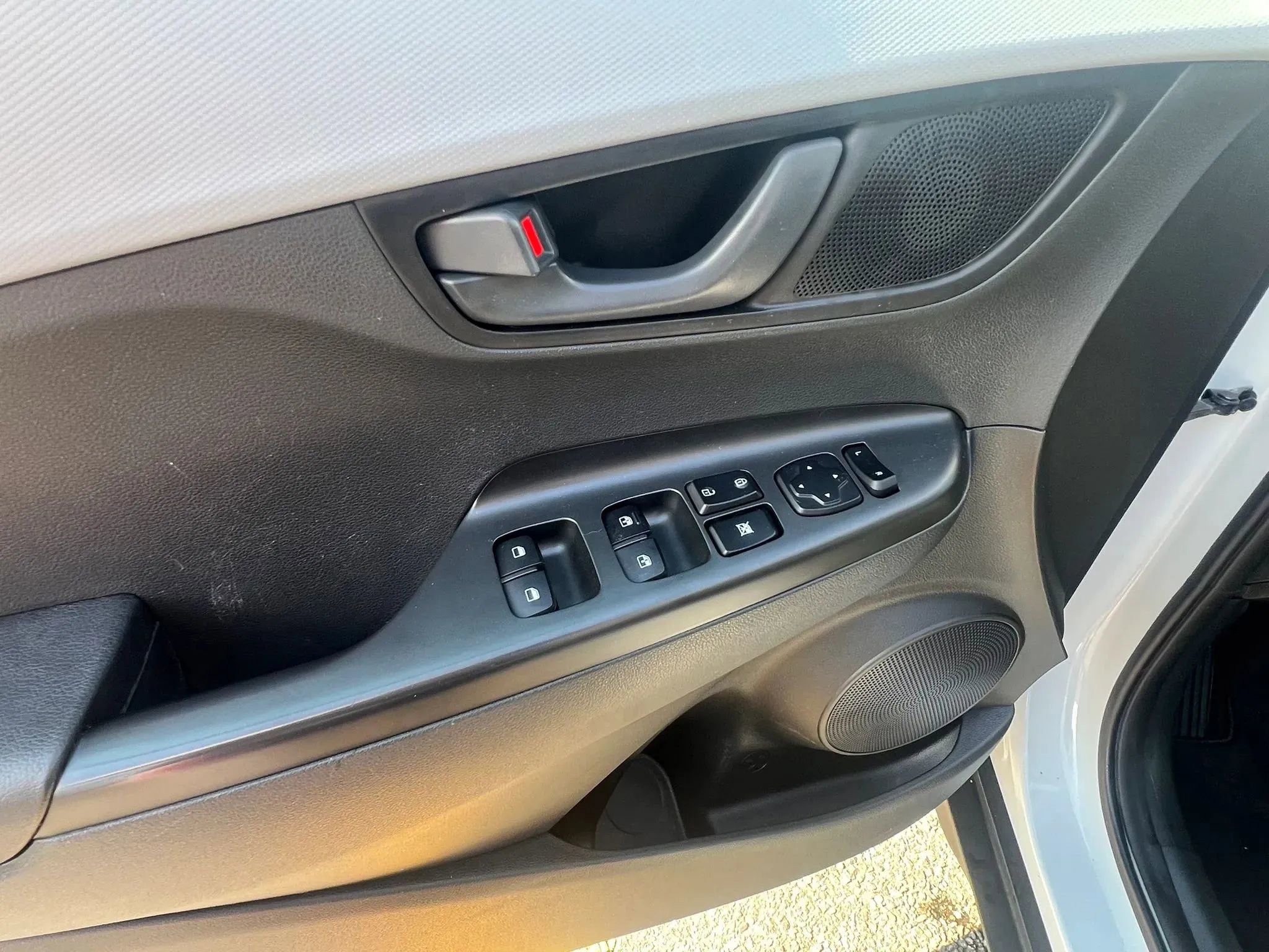 Used 2021 Hyundai Kona SEL w/ Cargo Package image 13