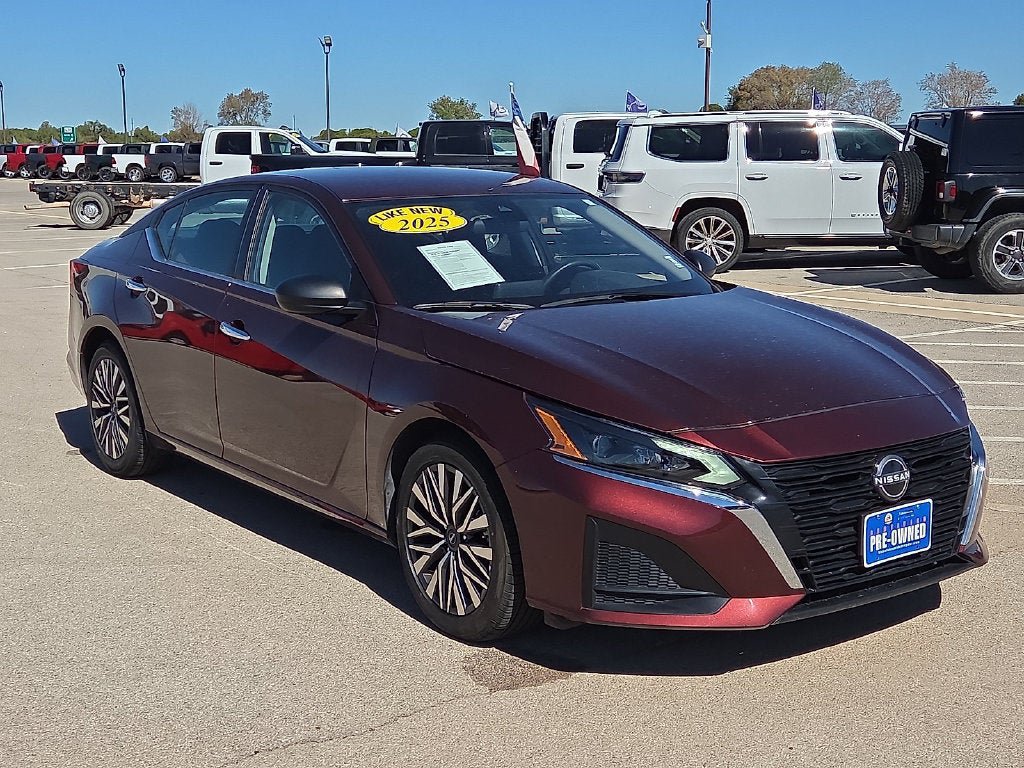Used 2025 Nissan Altima 2.5 SV FWD image 7