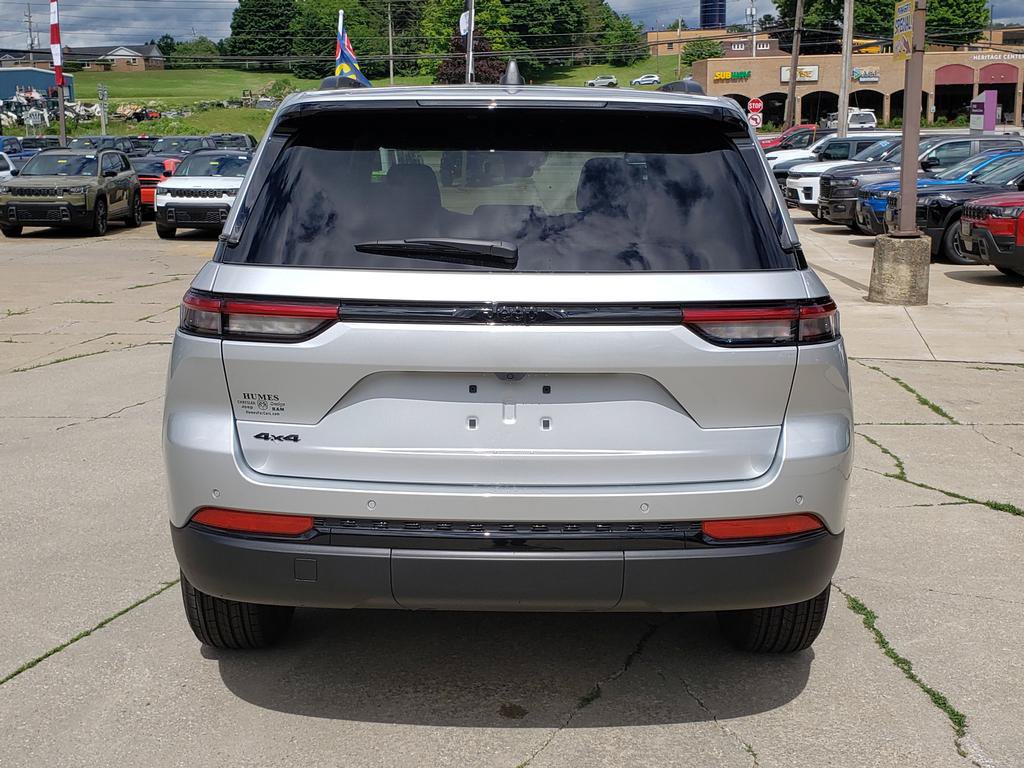 New 2025 Jeep Grand Cherokee 4WD image 4