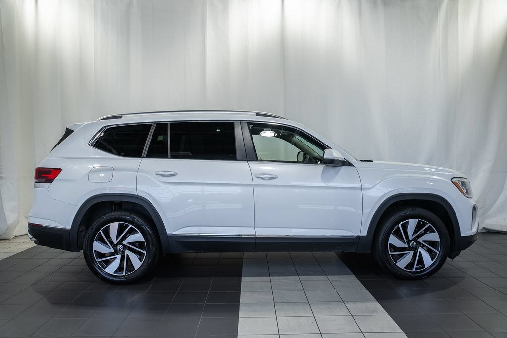 Used 2025 Volkswagen Atlas SEL AWD/4WD image 3