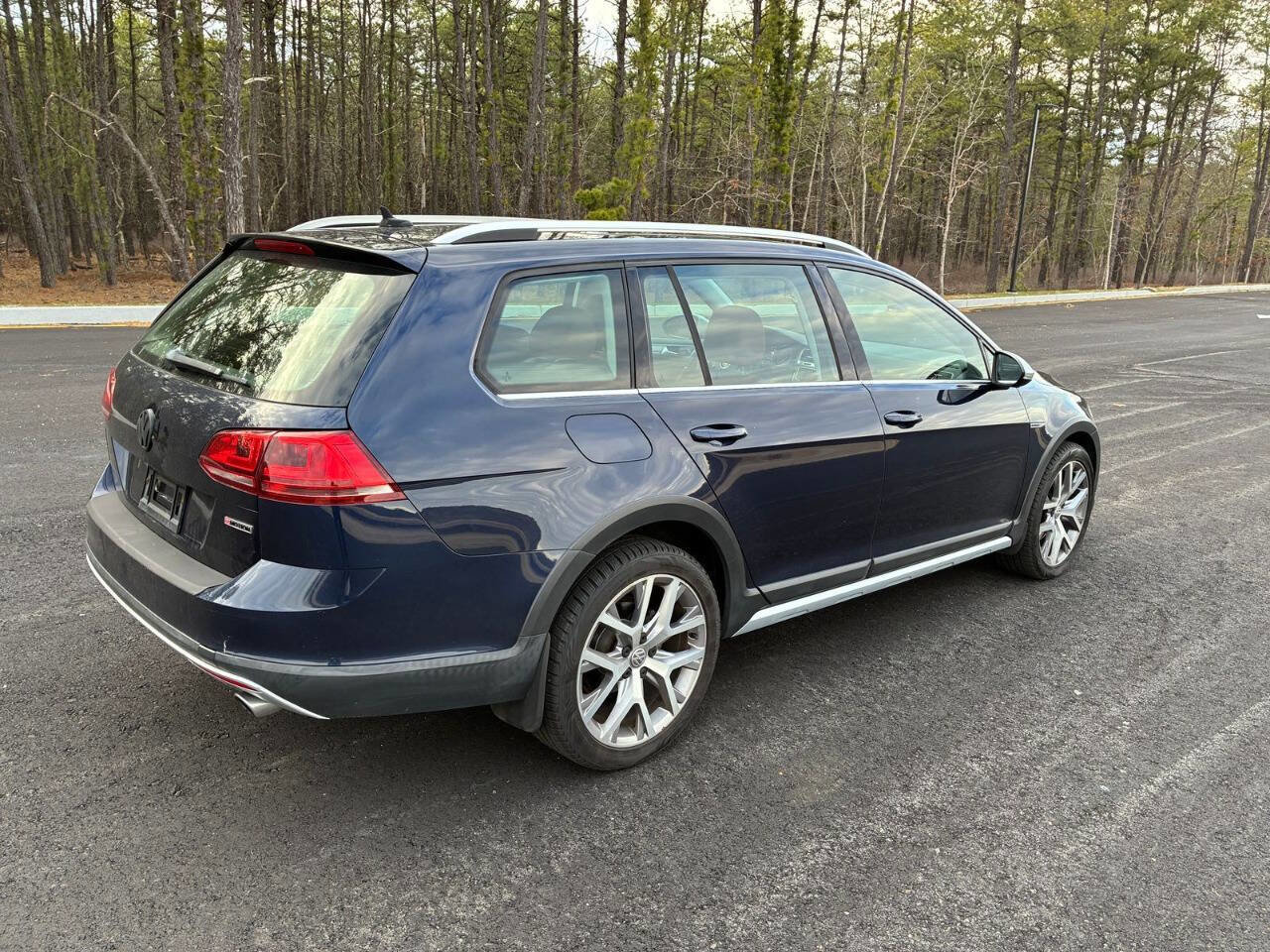 Used 2017 Volkswagen Golf Alltrack SEL AWD/4WD image 16