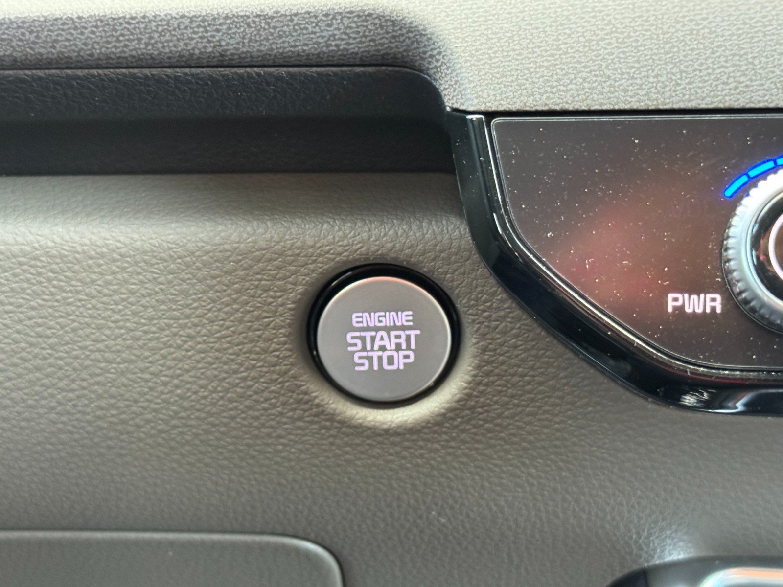 Used 2025 Kia Carnival SX FWD image 24