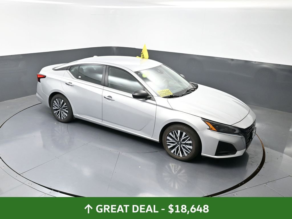 Used 2024 Nissan Altima 2.5 SV image 17