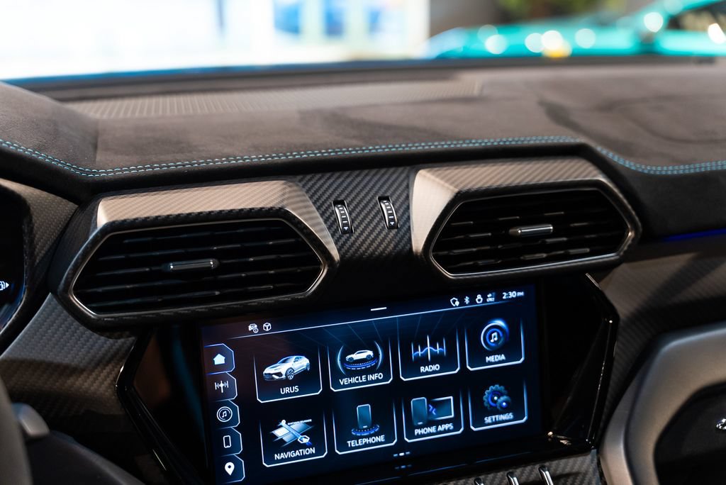 Used 2024 Lamborghini Urus Performante AWD/4WD image 19