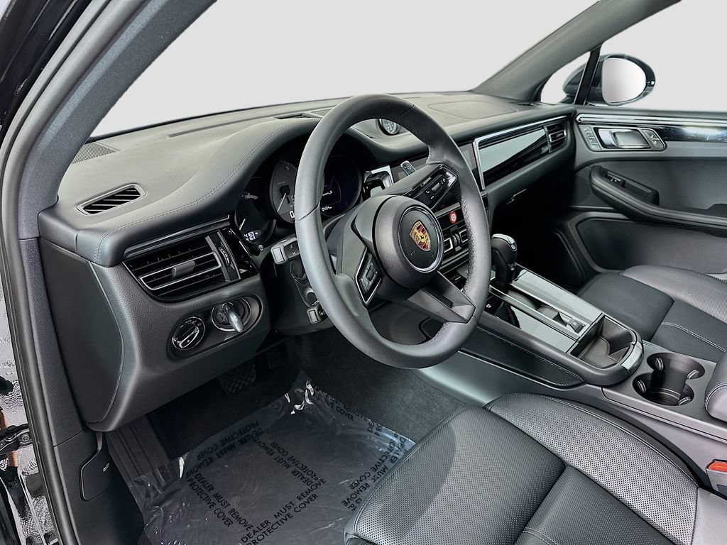 Certified 2025 Porsche Macan S AWD/4WD image 4