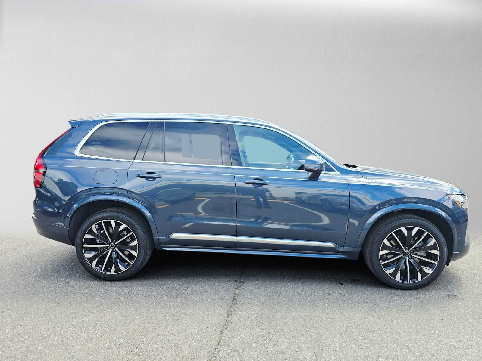 New 2026 Volvo XC90 B6 Plus w/ Protection Package AWD/4WD image 2