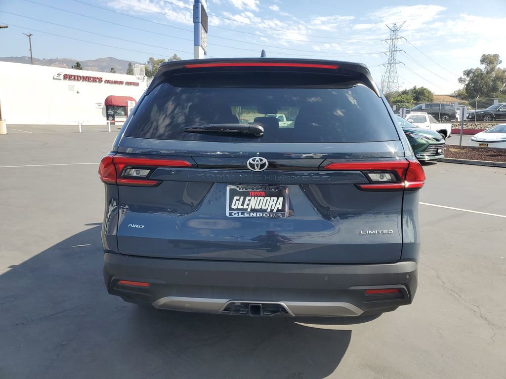 Used 2024 Toyota Grand Highlander AWD image 4