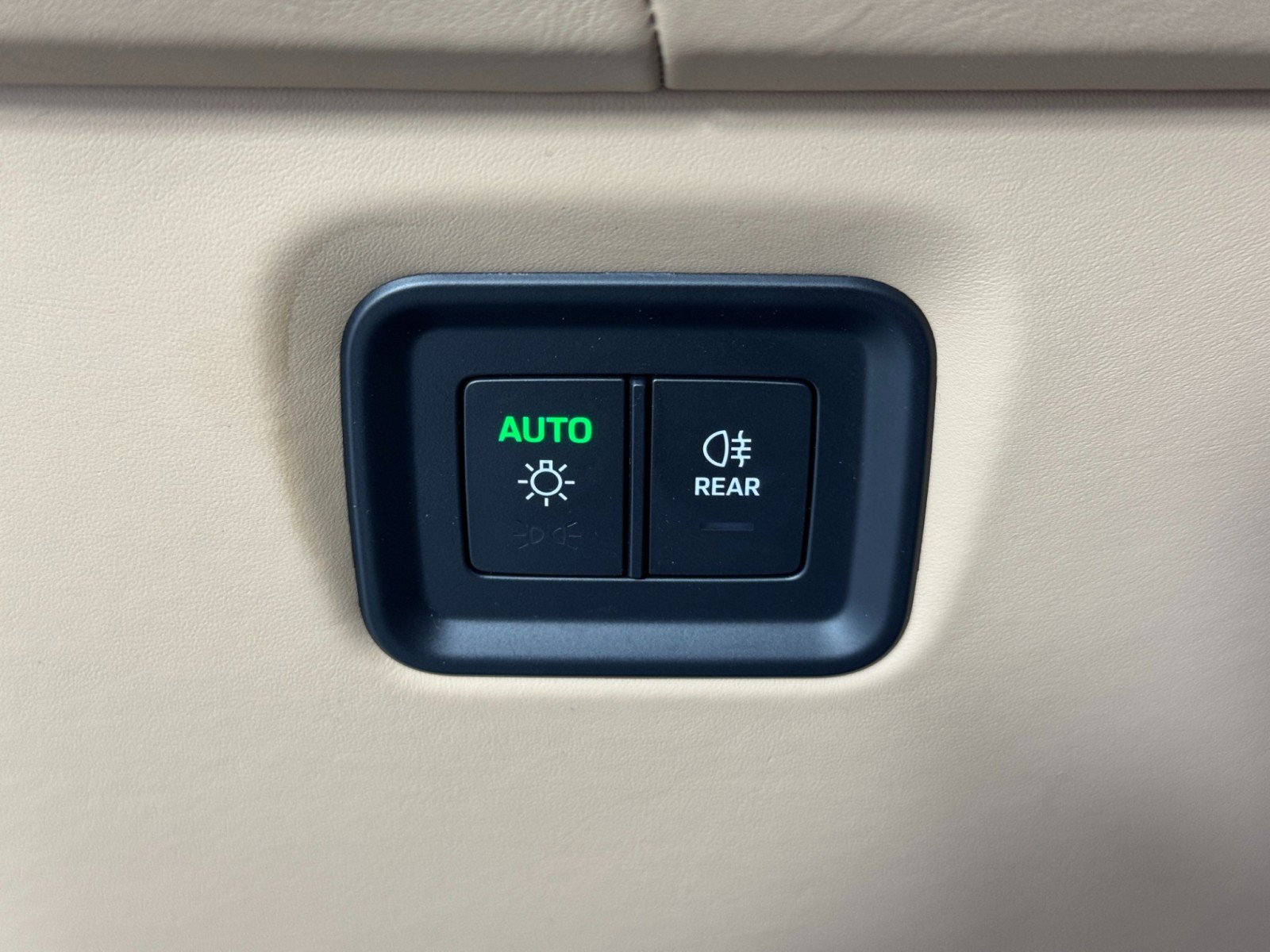 Used 2025 Porsche Cayenne E-Hybrid image 18