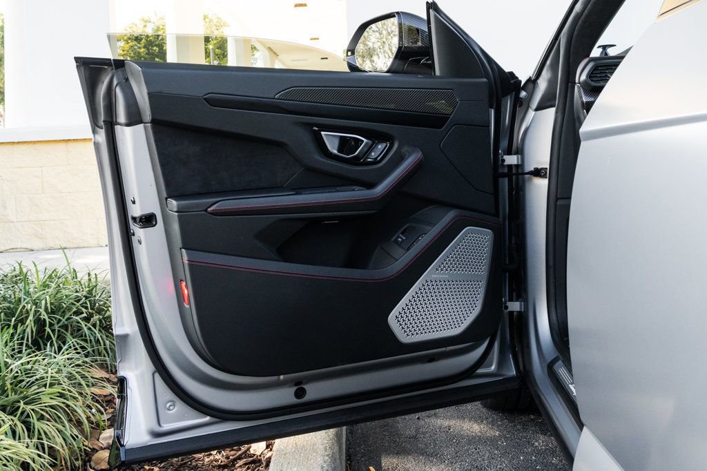 Used 2022 Lamborghini Urus image 30