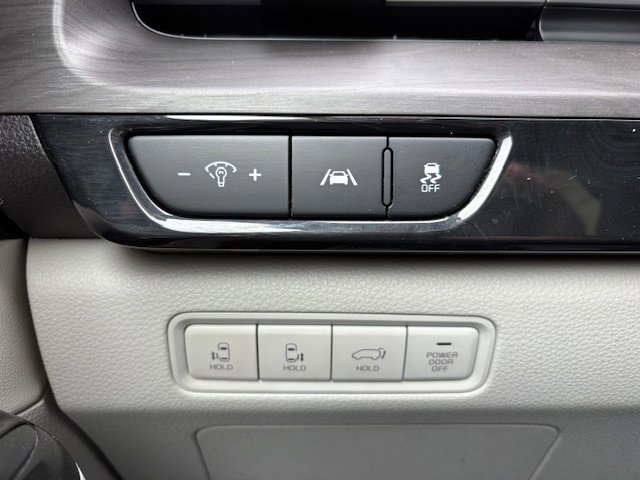 Used 2023 Kia Carnival EX image 23