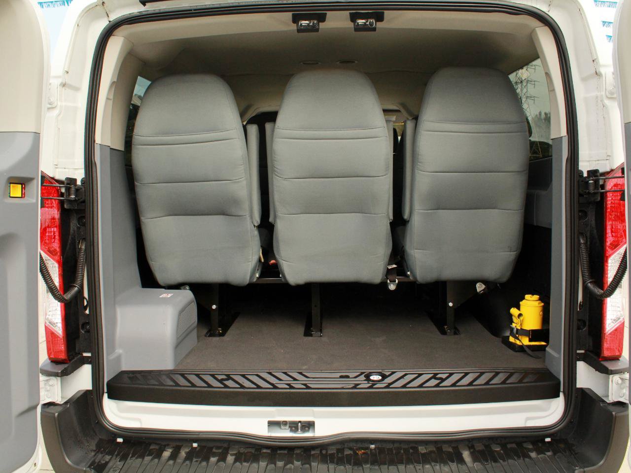 Used 2019 Ford Transit 150 XLT RWD image 31
