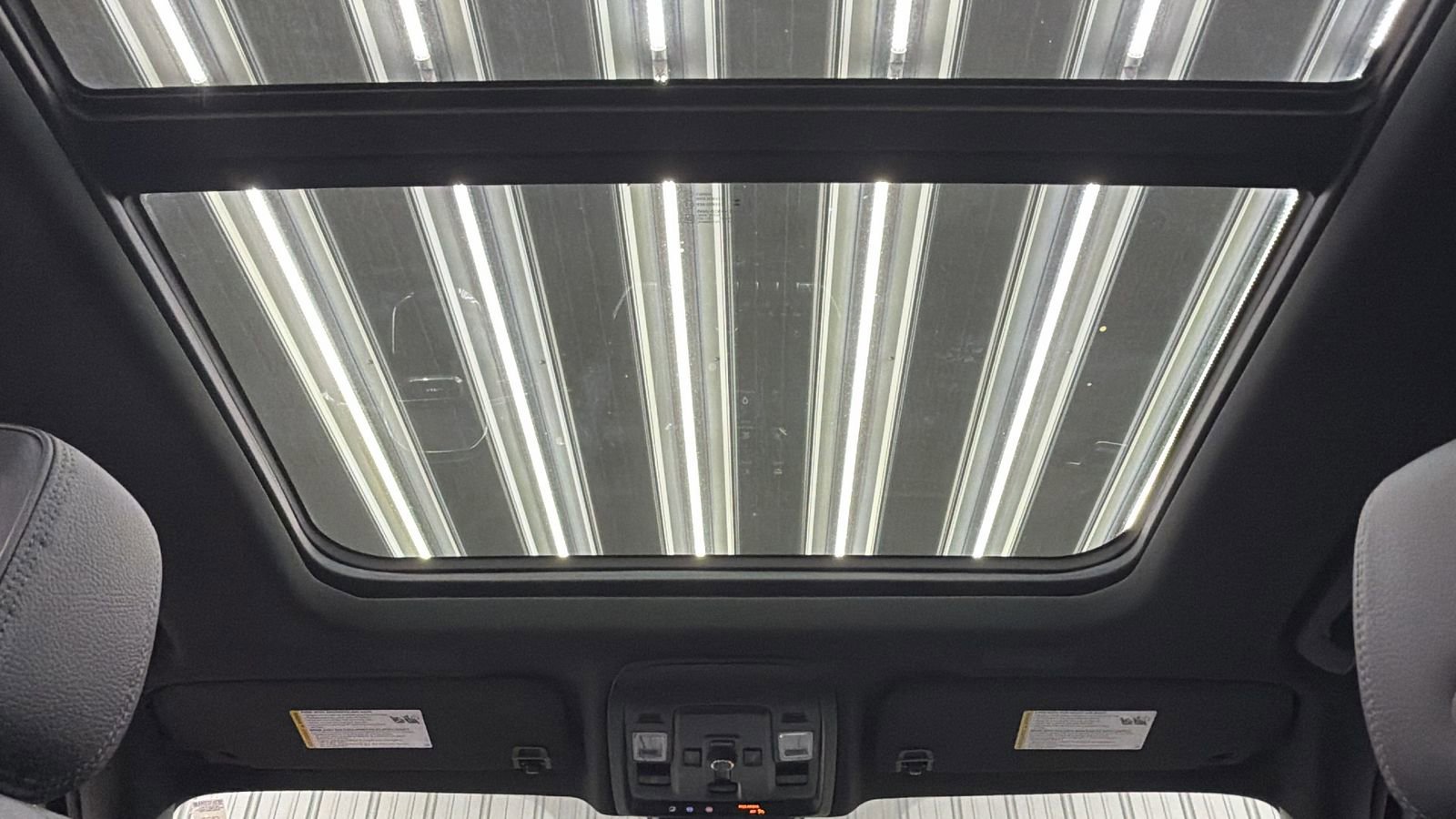 Used 2025 GMC Yukon XL Denali w/ Sun & Power Step Package image 32