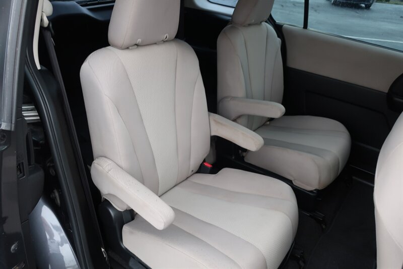 Used 2014 MAZDA MAZDA5 Sport FWD image 24