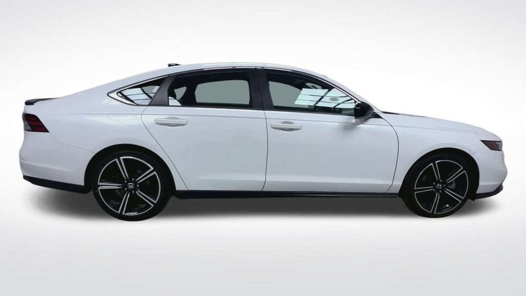 Used 2024 Honda Accord Sport image 11