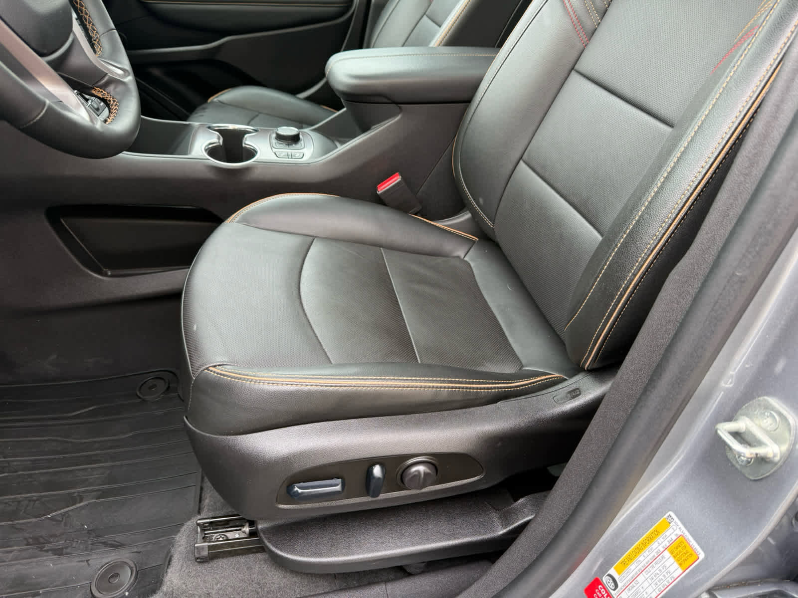 Used 2024 GMC Terrain AT4 image 4