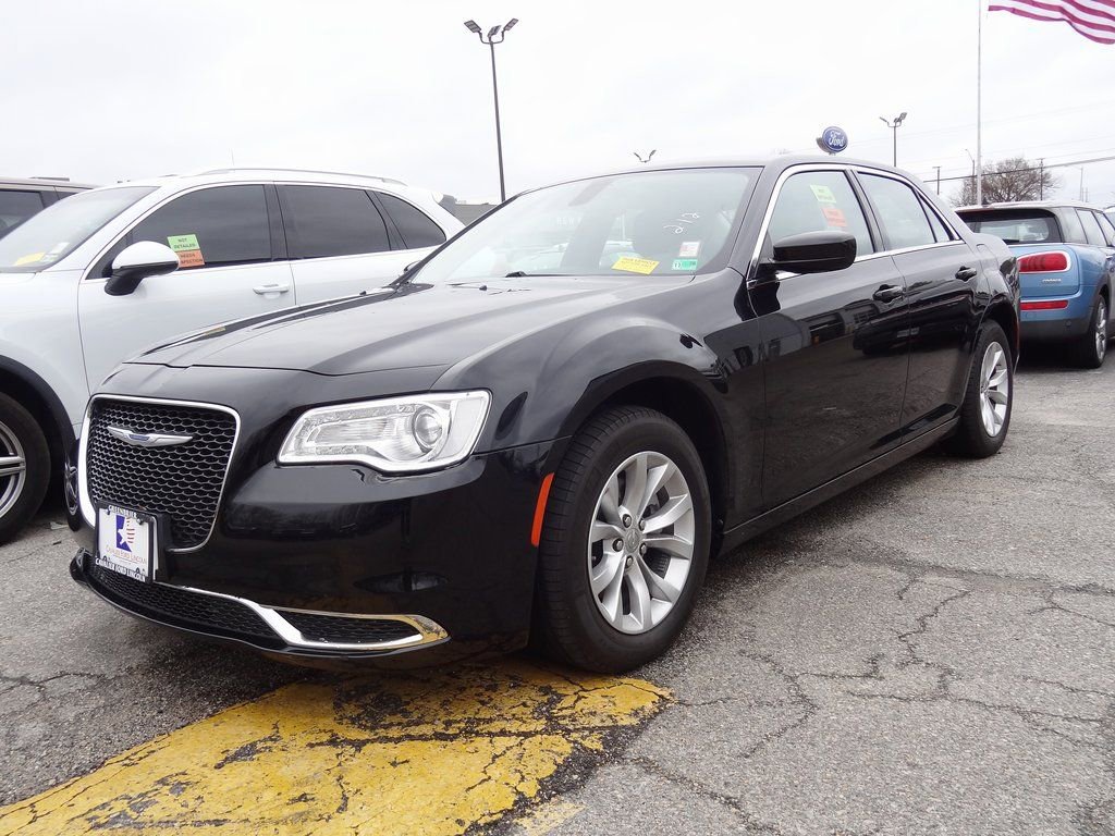 Used 2023 Chrysler 300 Touring image 3