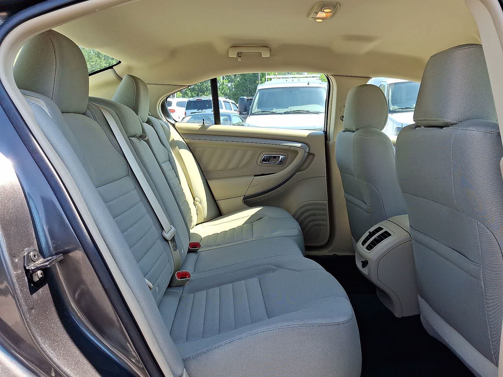 Used 2018 Ford Taurus SE FWD image 30