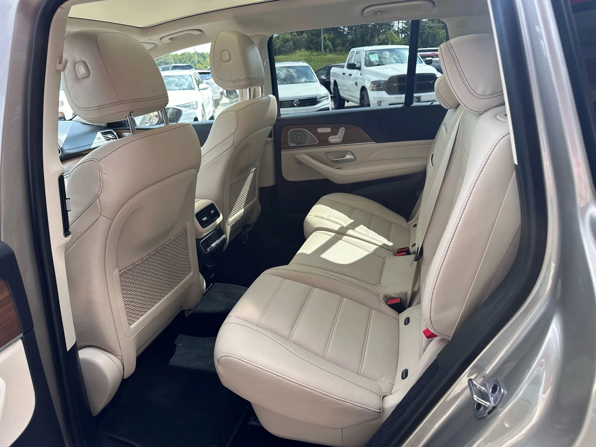 Used 2021 Mercedes-Benz GLS 450 4MATIC image 11