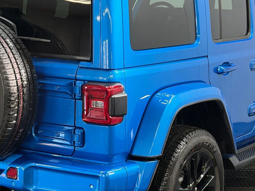 Used 2022 Jeep Wrangler Unlimited Sahara image 11