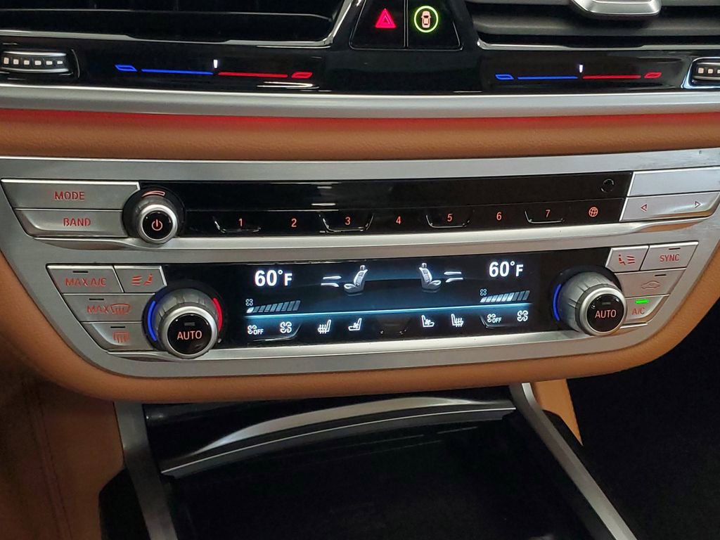 Used 2021 BMW 750i xDrive w/ M Sport Package AWD/4WD image 24