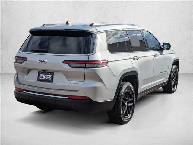 Used 2023 Jeep Grand Cherokee L Laredo image 5
