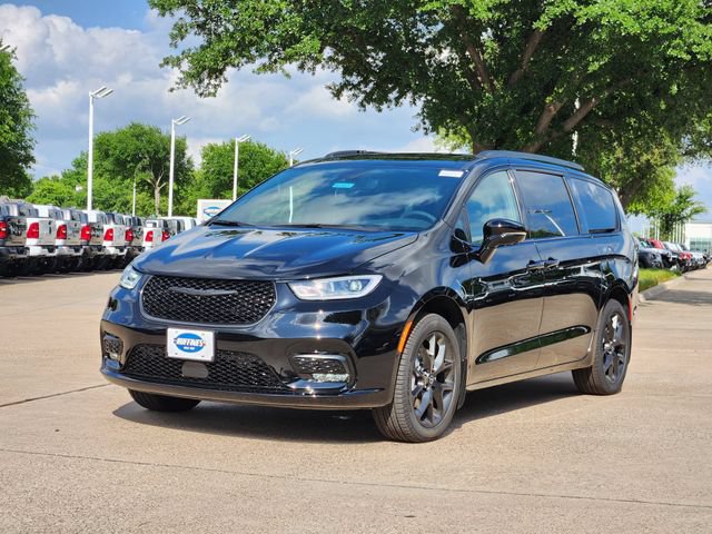 New 2026 Chrysler Pacifica Limited w/ S Appearance Package AWD/4WD image 2