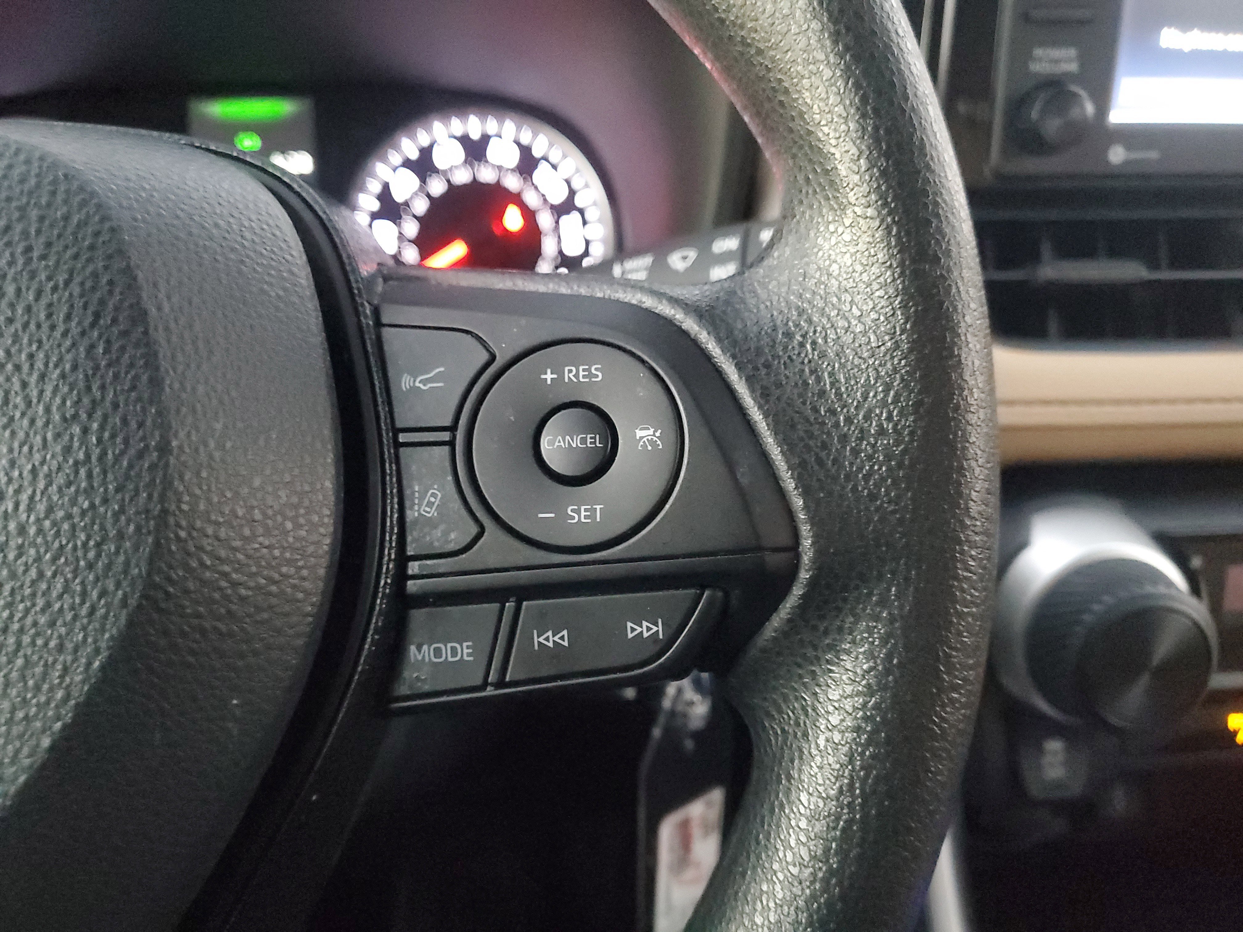 Used 2021 Toyota RAV4 LE image 22