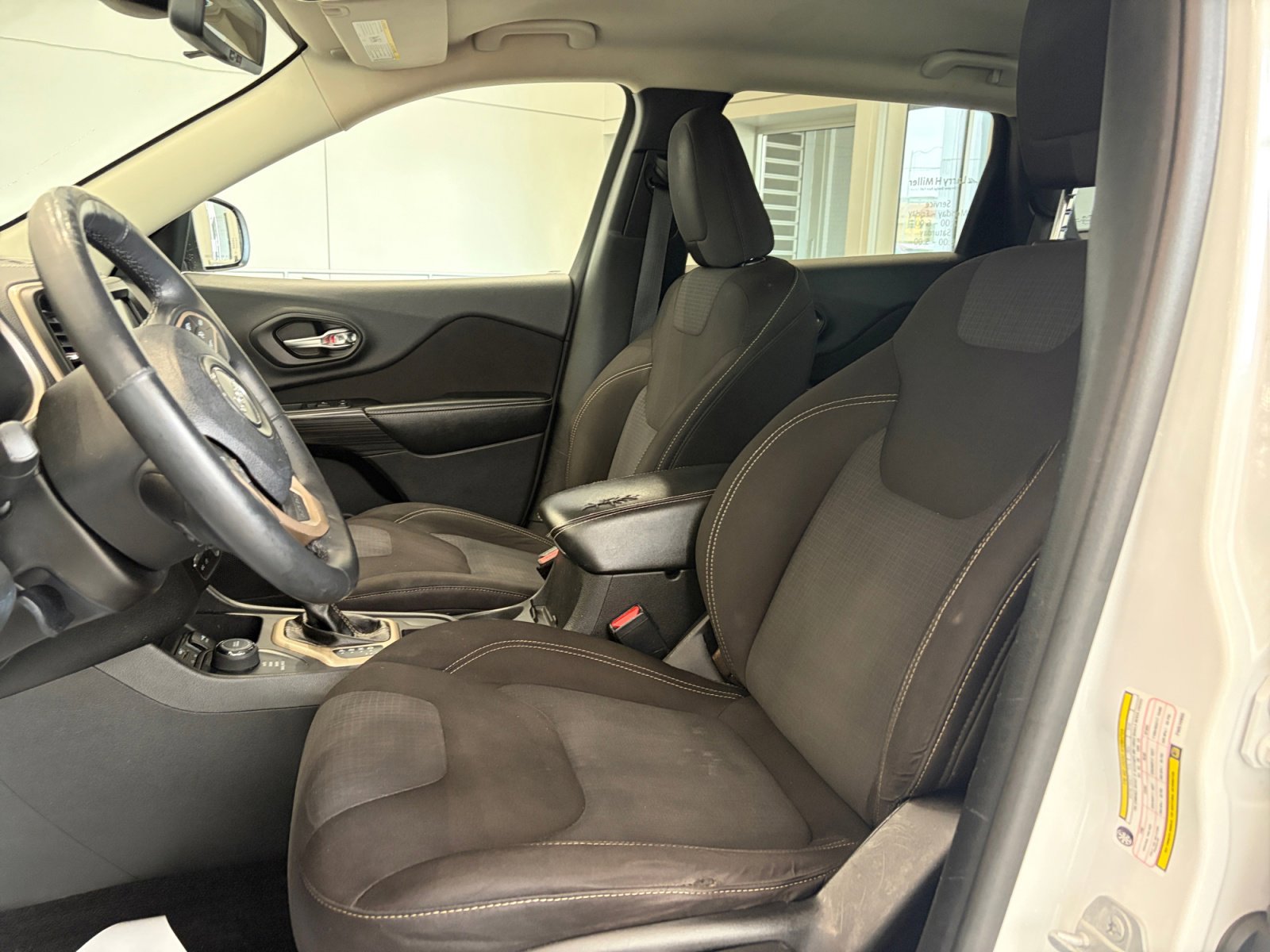 Used 2015 Jeep Cherokee Latitude w/ Cold Weather Group image 11