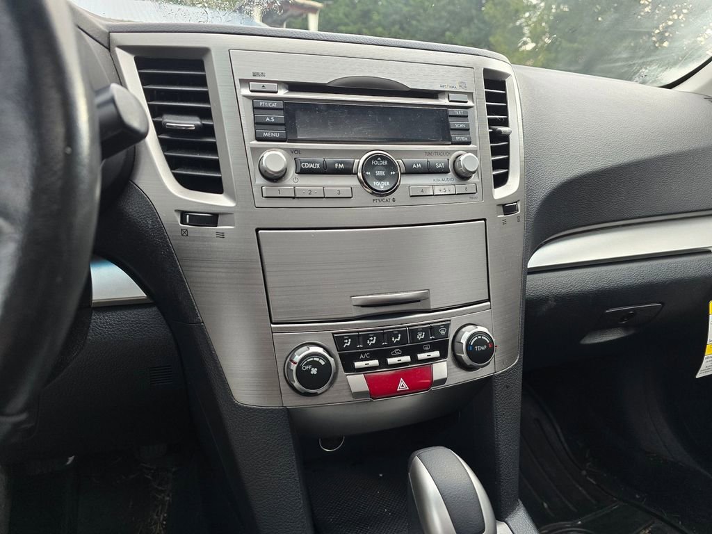 Used 2010 Subaru Outback 2.5i Premium image 6