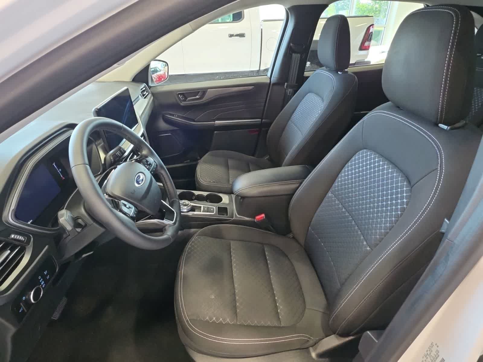 Used 2023 Ford Escape Active w/ Tech Pack #1 AWD/4WD image 14