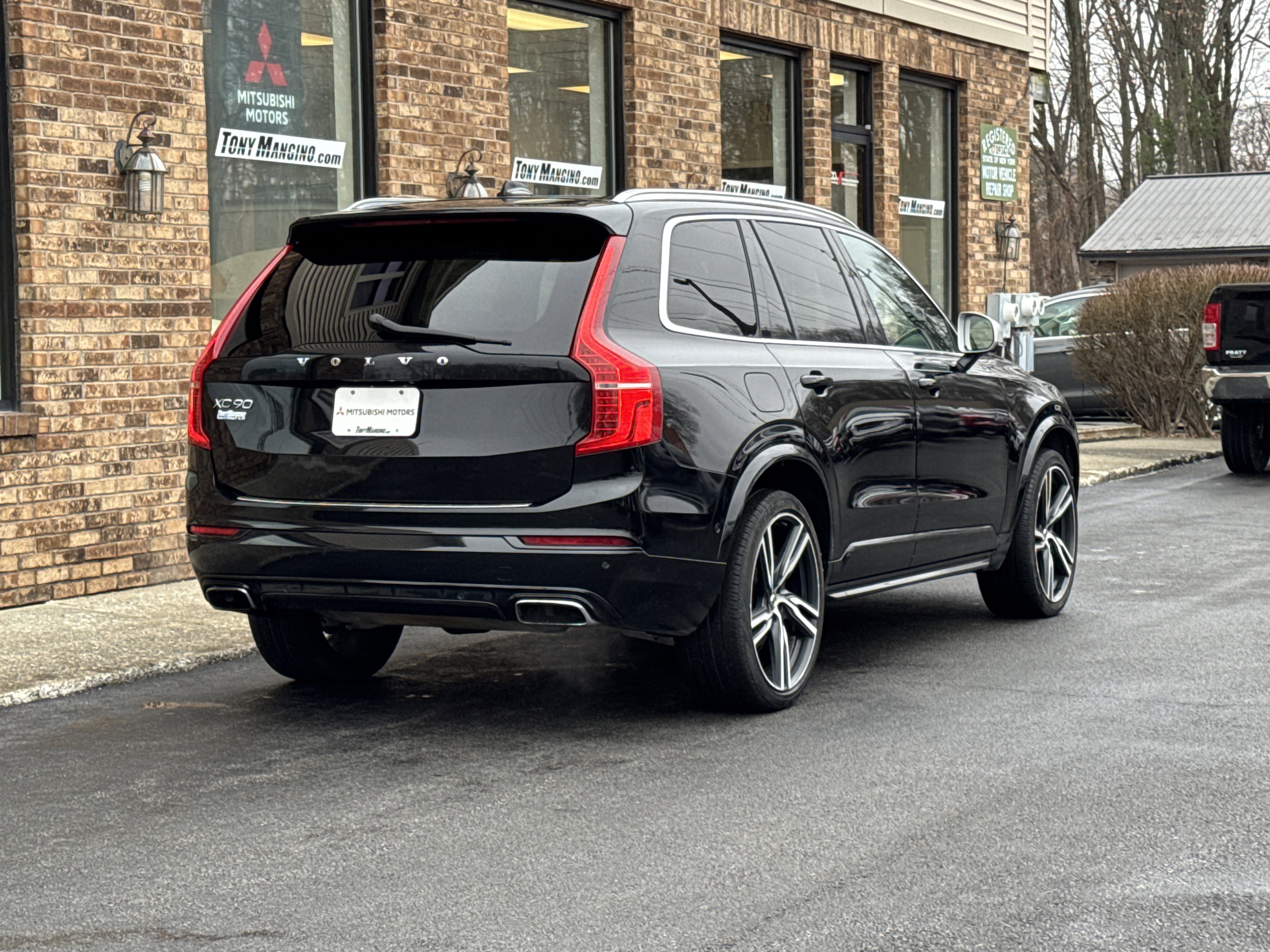 Used 2016 Volvo XC90 T6 R-Design w/ Vision Package image 5