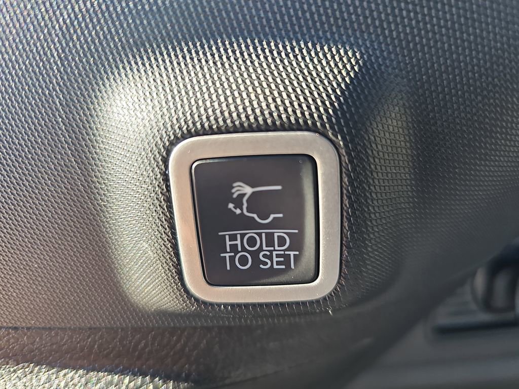 New 2025 Jeep Grand Cherokee Altitude image 13