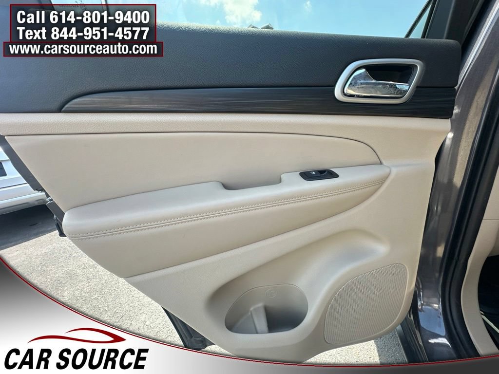 Used 2021 Jeep Grand Cherokee Laredo AWD/4WD image 23