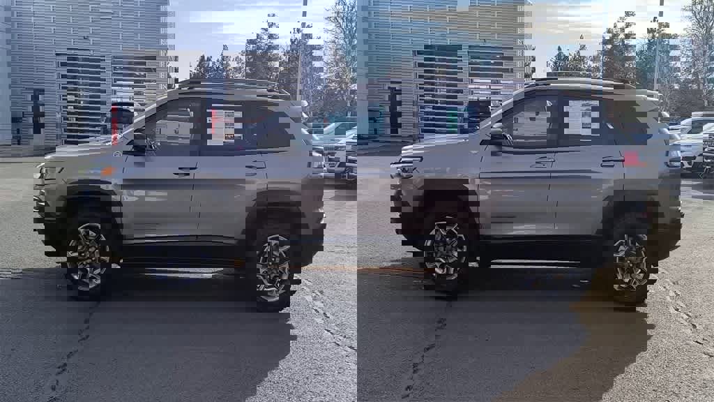 Used 2019 Jeep Cherokee Trailhawk w/ Comfort/Convenience Group image 5