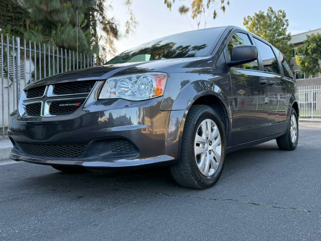 Used 2019 Dodge Grand Caravan SE FWD image 2