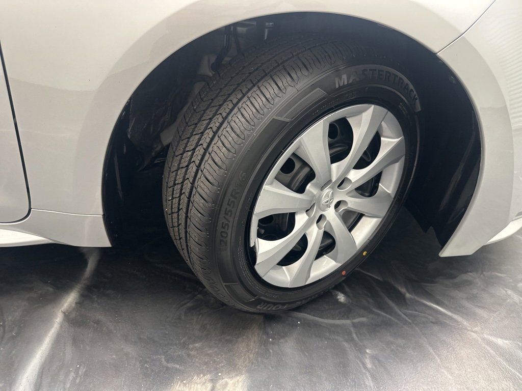 Used 2023 Toyota Corolla LE image 31