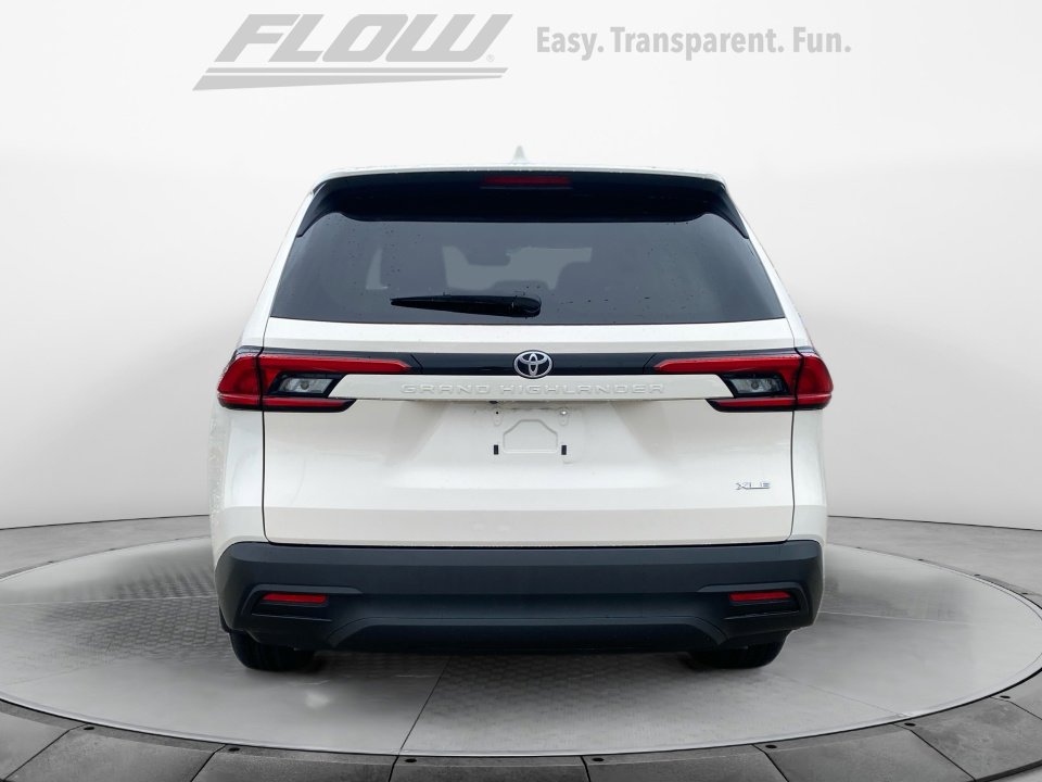 Used 2024 Toyota Grand Highlander XLE image 7