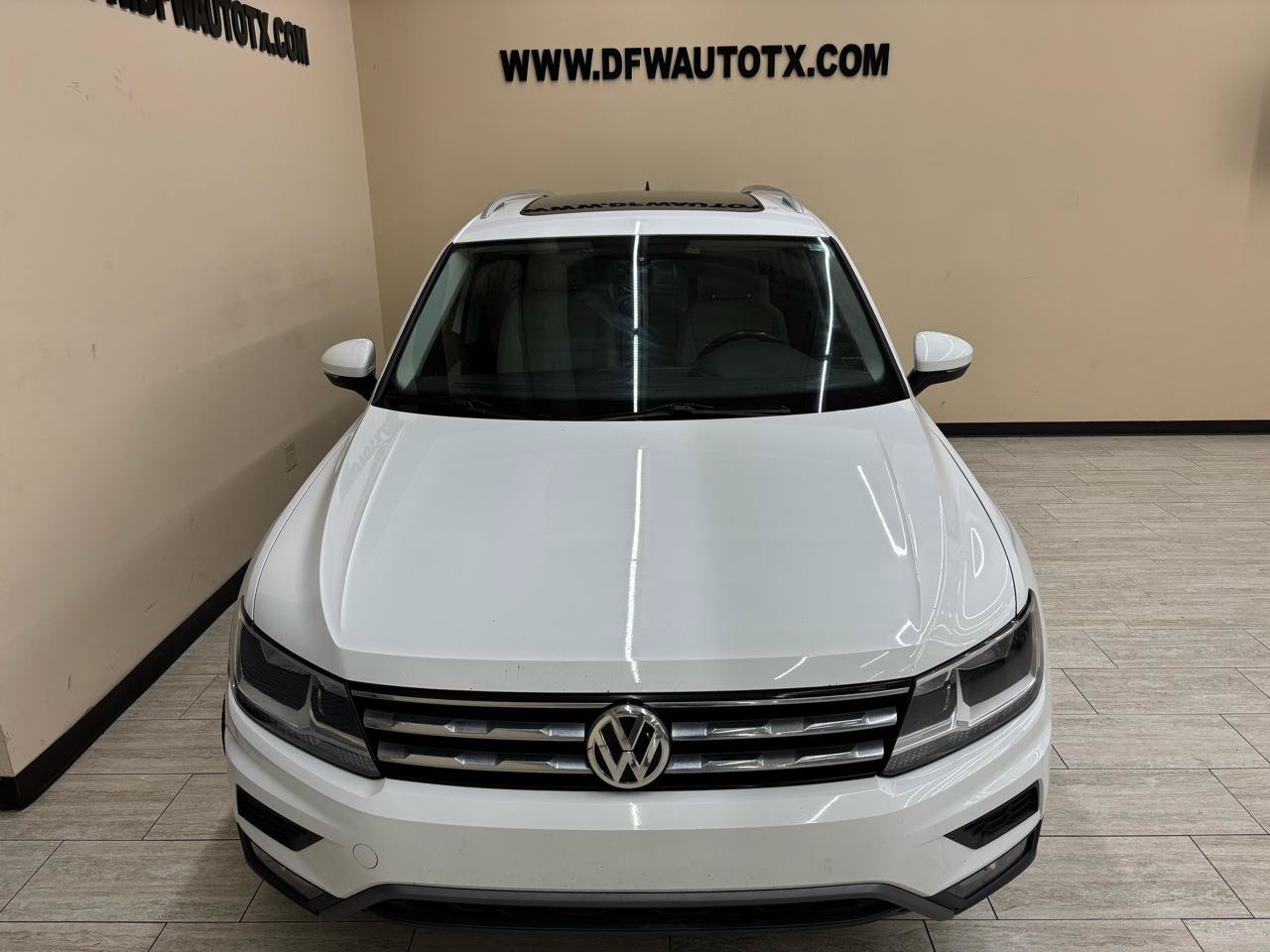 Used 2018 Volkswagen Tiguan SEL FWD image 3
