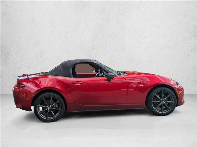 Used 2017 MAZDA MX-5 Miata Club RWD image 4