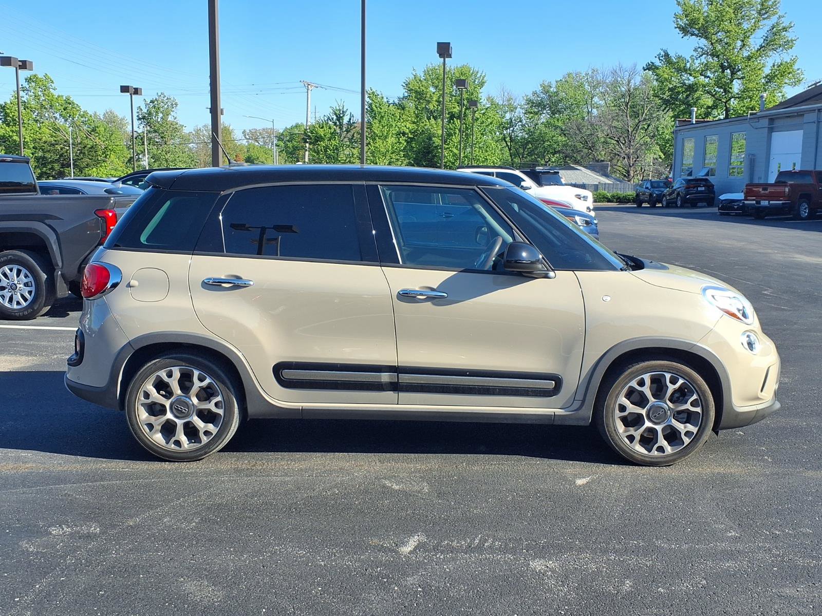 Used 2016 FIAT 500L Trekking FWD image 2