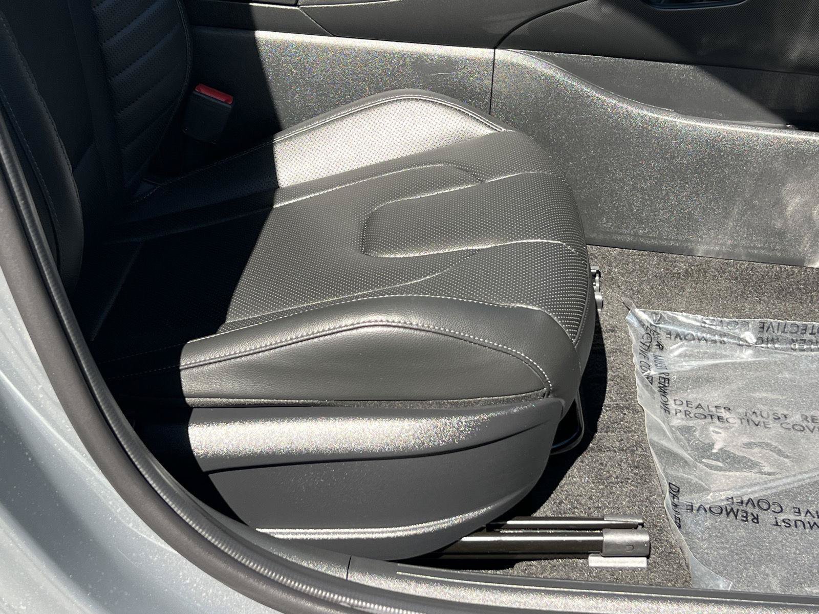 Certified 2026 Hyundai Elantra Limited FWD image 23