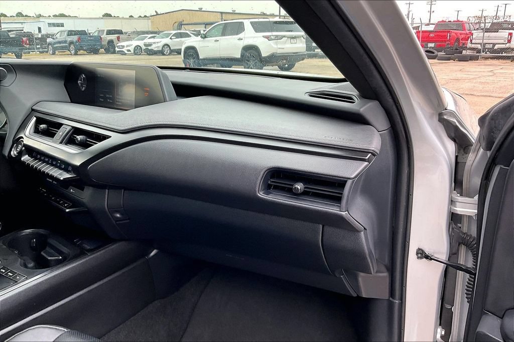 Used 2019 Lexus UX 200 w/ Premium Package FWD image 23