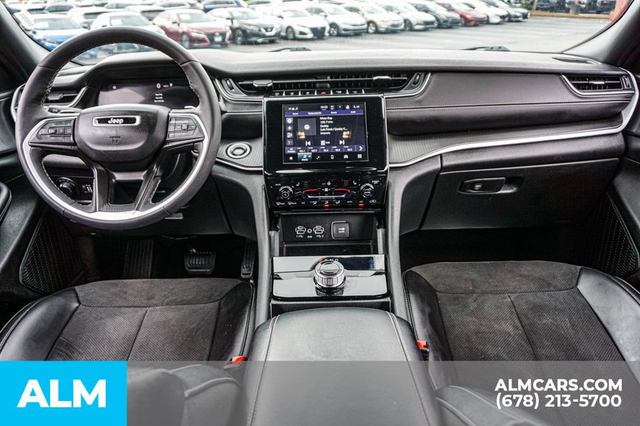 Used 2025 Jeep Grand Cherokee Altitude AWD/4WD image 24