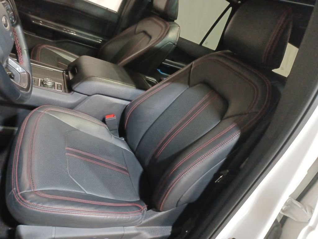 Used 2022 Ford Expedition Max Limited image 13