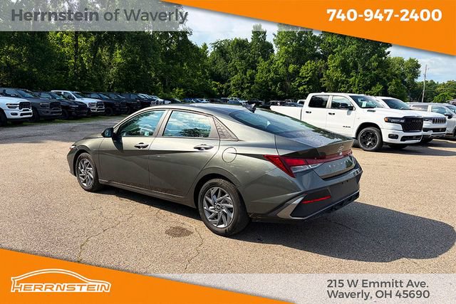 Used 2024 Hyundai Elantra SEL FWD image 5